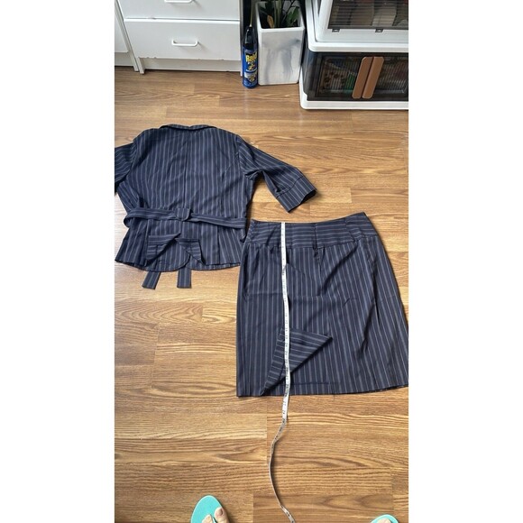 Courtenay Skirt Suit Set Women's Navy Pinstripe Short Sleeve Jacket Sz 14W NWOT - Picture 13 of 14